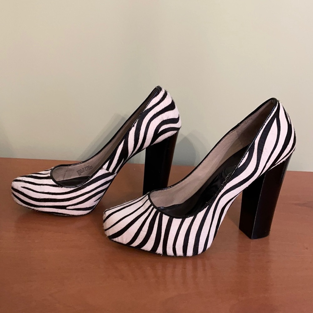 Michael by Michael Kors zebra shoes (size 6)